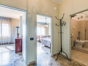 Ένα μπάνιο στο Apartment Decò by Interhome +46 φωτογραφίες