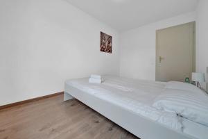 Postel nebo postele na pokoji v ubytování PEARL09 Appartement spacieux près de Bienne 2D
