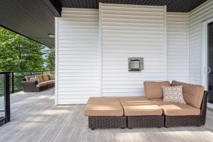 Posezení v ubytování Stylish Retreat in Agassiz with Scenic Views