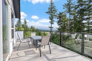 Balkón nebo terasa v ubytování Stylish Retreat in Agassiz with Scenic Views