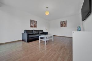 TV a/nebo společenská místnost v ubytování PEARL07 Appartement lumineux 2G