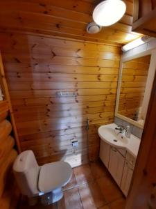 Ένα μπάνιο στο Spacious Apartment for 8 with Sauna +8 φωτογραφίες