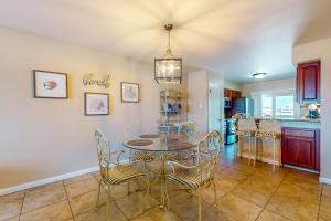 Kuchyň nebo kuchyňský kout v ubytování Fort Morgan Townhomes S7