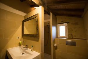 Ένα μπάνιο στο B&B Les Secrets de Tifayne +54 φωτογραφίες