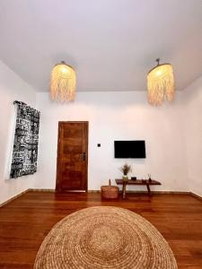 TV a/nebo společenská místnost v ubytování AVISTA Beach Resort Lekki Lagos