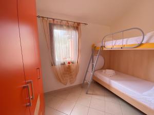 a small room with a bunk bed and a window at Villa Arbatax 200m from the Sea with Parking in Àrbatax