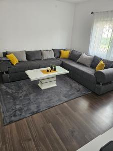 Predel za sedenje v nastanitvi Ivys apartman