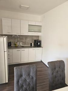 Kuchyň nebo kuchyňský kout v ubytování Ivys apartman