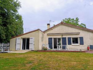 a white house with blue windows and a yard at La passerelle ,Montreuil ,Le Mans in Neuville-sur-Sarthe