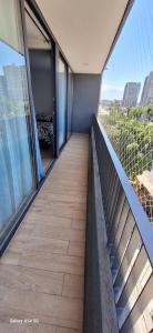 - Balcón en un edificio con vistas a la ciudad en Edificio o2, en Santiago