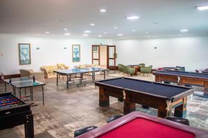 Biliár nebo kulečník v ubytování Radio Hotel Resort & Convention