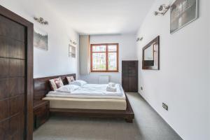 a bedroom with a bed and a window at Neptun Park by NorthSide Apartments in Gdańsk