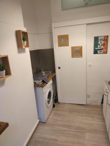 Η κουζίνα ή μικρή κουζίνα στο Nice studio in Villefranche sur Mer +8 φωτογραφίες