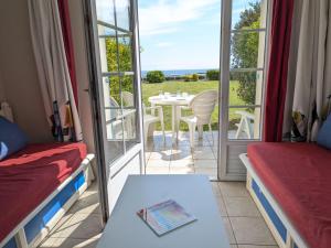 Rõdu või terrass majutusasutuses LocaLise - Maison D02 - Vue mer - Accès piscine - Wifi inclus - Draps et lits faits inclus - Face à la plage - Centre et port à 700m