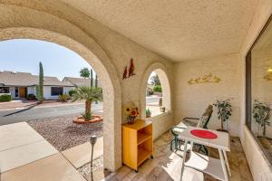Istumisnurk majutusasutuses Private Backyard Sunny Mesa Home with Pool Access