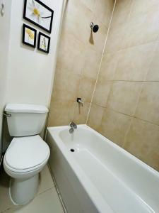 Kupatilo u objektu Sleek And Comfortable Space