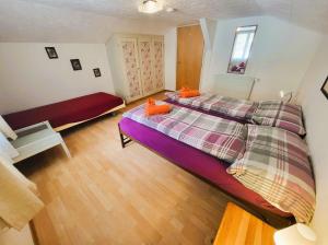 Chalet Lilo 2 Zimmer top mountain view客房内的一张或多张床位