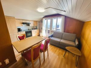 Chalet Lilo 2 Zimmer top mountain view的厨房或小厨房