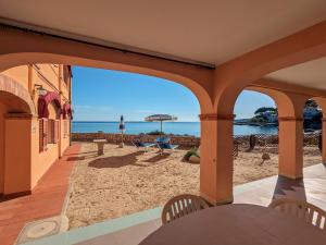 a view of the beach from the porch of a house at Onda Su Onda Appartamenti in Seccheto