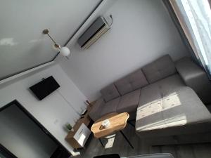 an overhead view of a living room with a couch at Apartament Matthias in Mangalia