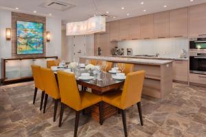Kuchyň nebo kuchyňský kout v ubytování Luxury Ocean & Resort Views Andaz W Lanai Jacuzzi Sea Spirit 811 3Br4Ba For 8