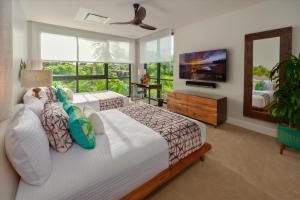 Postel nebo postele na pokoji v ubytování Luxury Ocean & Resort Views Andaz W Lanai Jacuzzi Sea Spirit 811 3Br4Ba For 8 + 32 fotografií