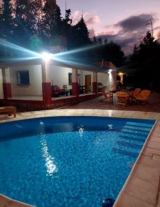 Piscina de la sau aproape de La Mamina Casa de Montaña