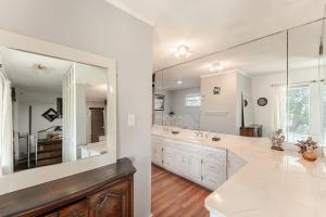a large white bathroom with a large mirror at 10 Minutes from Beach Full House in Hollywood