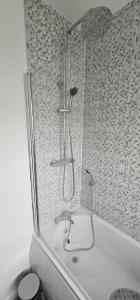 Ένα μπάνιο στο CBS Arena - Modern Home Near M6 NEC and UHCW Hospital - Ideal for Work Stays