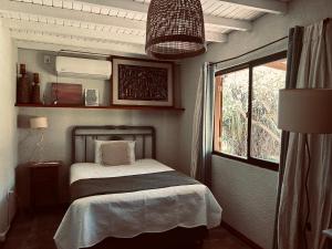 a small bedroom with a bed and a window at Casa rural in Rivera