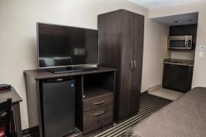 Kuchyň nebo kuchyňský kout v ubytování Mississauga Gate Inn