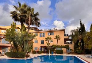 Bazén v ubytování RelaxInCyprus Apartments nebo v jeho okolí