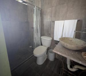 Koupelna v ubytování Los Cedros Uayamon