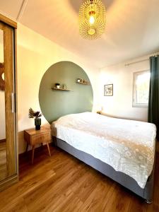 a bedroom with a large bed with a large orb at Bleu Saline - Plage 250m in La Saline les Bains