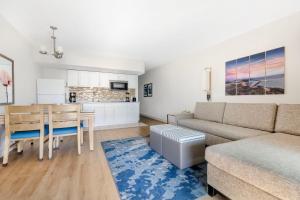Dapur atau dapur kecil di Hilton Vacation Club Riviera Beach & Shores