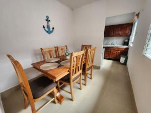 Η κουζίνα ή μικρή κουζίνα στο Casa Yemaya Alojamiento Privado con wifi a Pasos de La Calzada
