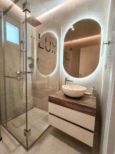 Ένα μπάνιο στο Lux Brilijant Apartmant +29 φωτογραφίες