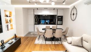 Η κουζίνα ή μικρή κουζίνα στο Lux Brilijant Apartmant