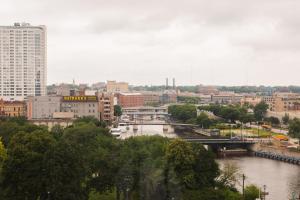 Výhled na řeku, která protéká v blízkosti apartmánu