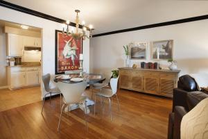 Et opholdsområde på SeaCliff - Dolphin View by Paradise Retreats