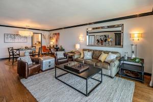 Et opholdsområde på SeaCliff - Harbor View by Paradise Retreats