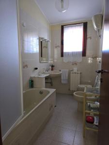 Ένα μπάνιο στο La casa delle rose +17 φωτογραφίες