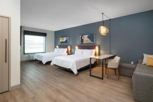 Postel nebo postele na pokoji v ubytování Atwell Suites Henderson - at the Pass by IHG + 36 fotografií