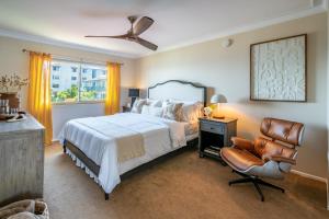 En eller flere senge i et værelse på SeaCliff - Surfrider by Paradise Retreats + 20 billeder