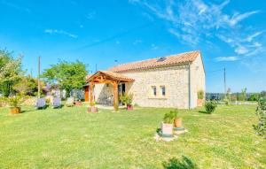 Κήπος έξω από το Lovely Home In Les Lèches +15 φωτογραφίες
