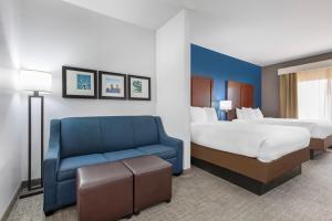 Postel nebo postele na pokoji v ubytování Comfort Suites DFW N-Grapevine