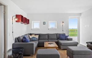 Χώρος καθιστικού στο 4 Bedroom Stunning Home In Nakskov