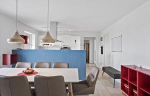 Χώρος καθιστικού στο 4 Bedroom Stunning Home In Nakskov