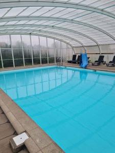 una grande piscina in un edificio con tetto di Lovely Holiday Home In Allinge For 6 Guests ad Allinge