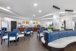 Posezení v ubytování Comfort Suites DFW N-Grapevine